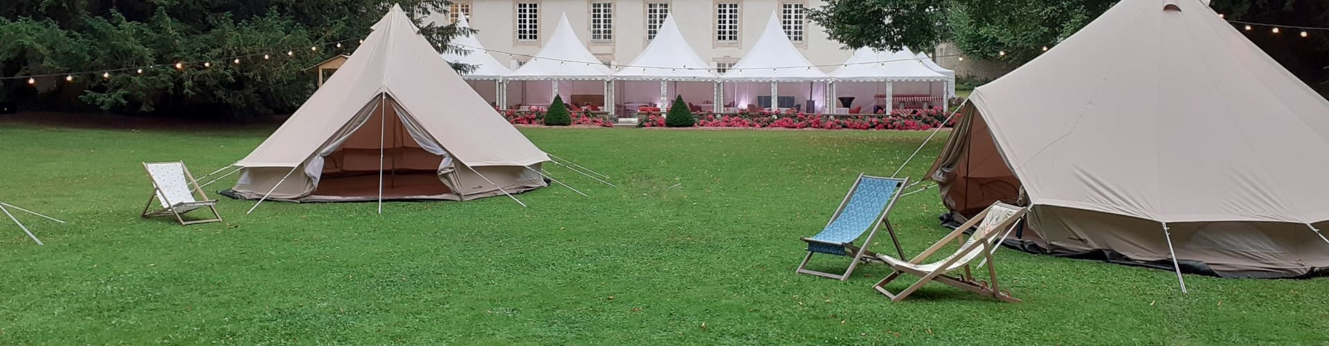 Décoration de salle lors d'un événement